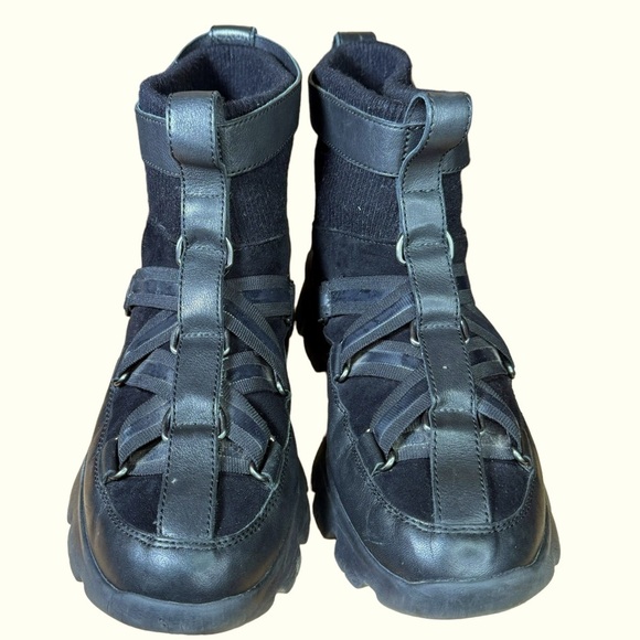 UGG Lakes & Lights Black Leather Fur Sneaker Shoes EUC - Picture 11 of 14